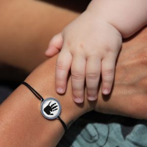 Abdruckschmuck von CherAmi, personalisierter Schmuck, mit Handabdruck