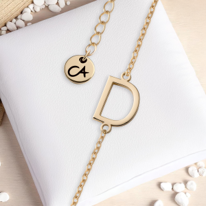 Armband Buchstabe D Gold Edelstahl mit polierter Oberfläche